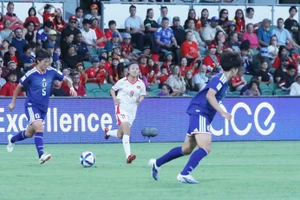 Huynh Nhu and her teammates failed to produce a surprise against Japan’s women’s team. (Photo: VFF)