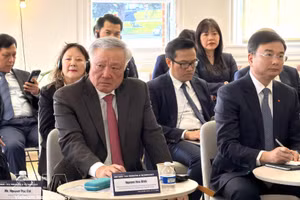 Permanent Deputy Prime Minister Nguyen Hoa Binh addresses the Viet Nam–US Finance and Technology Dialogue. (Photo: VNA)