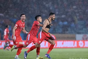 Cong An Ha Noi players celebrate a goal. (Photo: Tran Hai)