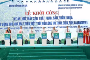 The groundbreaking ceremony for the two projects in Son La Province.