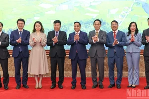 Prime Minister Pham Minh Chinh and leaders of the Ministry of Foreign Affairs. (Photo: Tran Hai)
