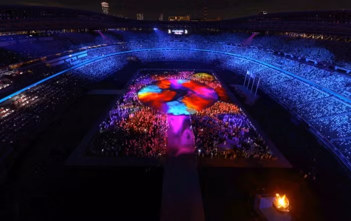 Fireworks illuminate Tokyo as Japan take its Olympic bow ảnh 11