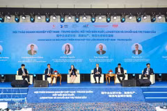 Delegates discuss potential Viet Nam-China cooperation in supply chains at the seminar. (Photo: VNA)