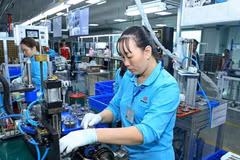 Ohsung Vina Co., Ltd., an FDI enterprise specialising in manufacturing electronic components and accessories, screens, and electrical equipment, at Lien Ha Thai Industrial Park, Hung Yen Province (Photo: DANG ANH)
