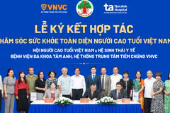 The signing ceremony for the cooperation. (Photo: VNVC)