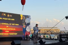 Pham Hai Anh, Consul General of Viet Nam in Perth delivers the opening remarks at the festival. (Photo: Consulate General of Viet Nam in Perth)