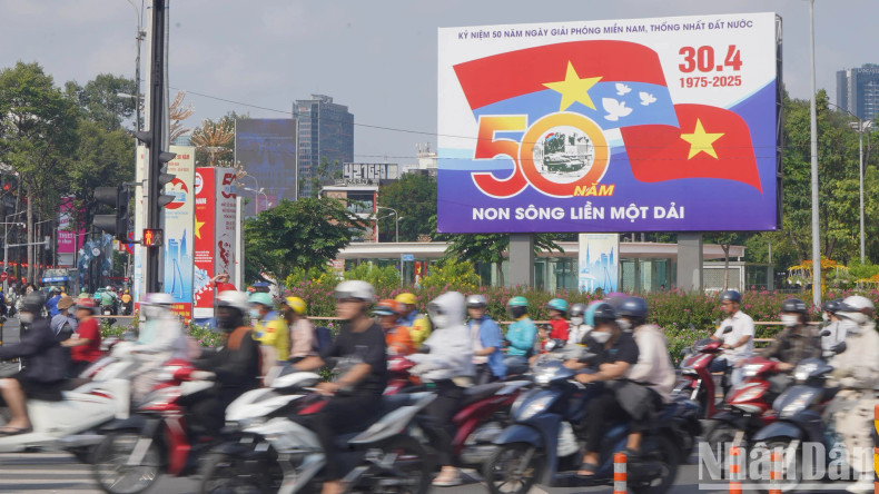 Ho Chi Minh City is decorated splendidly, full of flags and flowers. Ho Chi Minh City is decorated splendidly, full of flags and flowers.