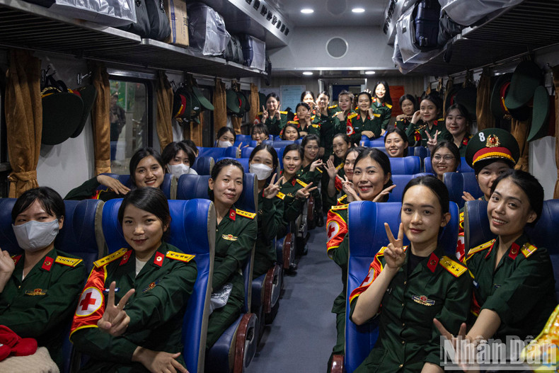 Female soldiers waved and said goodbye before the train departed.