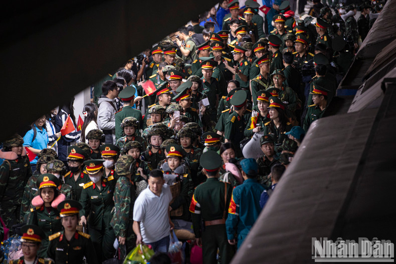 Military officers, soldiers, and militia forces will travel on five trains with a total of nearly 3,200 people in the five delegations.