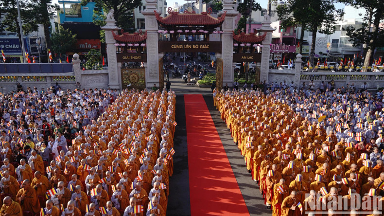 From early morning, thousands of monks, nuns, and Buddhists were present to express their respect to the Buddha. From early morning, thousands of monks, nuns, and Buddhists were present to express their respect to the Buddha.