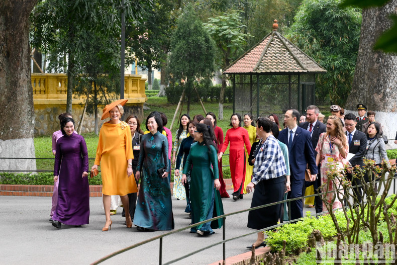 The Belgian Queen and the spouse of State President Luong Cuong in the Presidential Palace Relic Site. The Belgian Queen and the spouse of State President Luong Cuong in the Presidential Palace Relic Site.