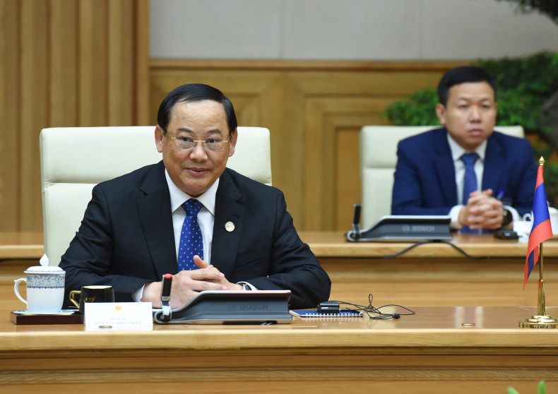 Lao Prime Minister Sonexay Siphandone speaks at the meeting