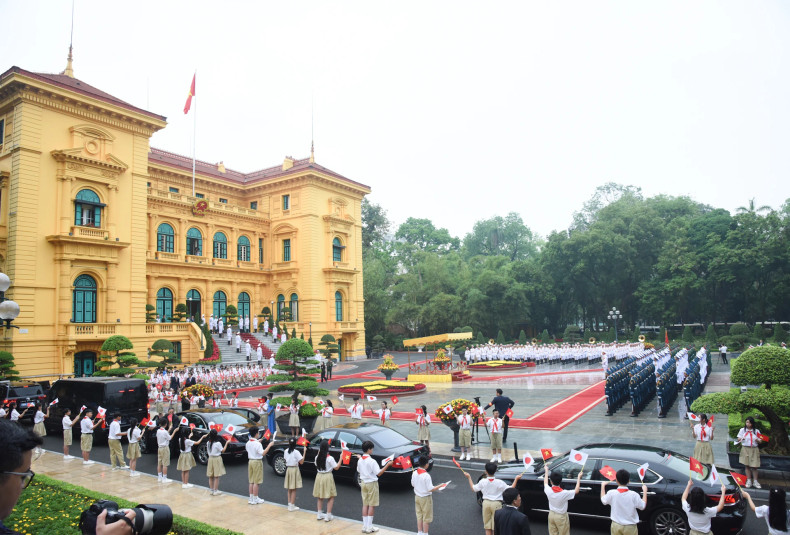 The Presidential Palace, where PM Pham Minh Chinh and his spouse hosted the welcome ceremony for Japanese PM Ishiba Shigeru and his spouse during their official visit to Vietnam from April 27 to 29. The Presidential Palace, where PM Pham Minh Chinh and his spouse hosted the welcome ceremony for Japanese PM Ishiba Shigeru and his spouse during their official visit to Vietnam from April 27 to 29.