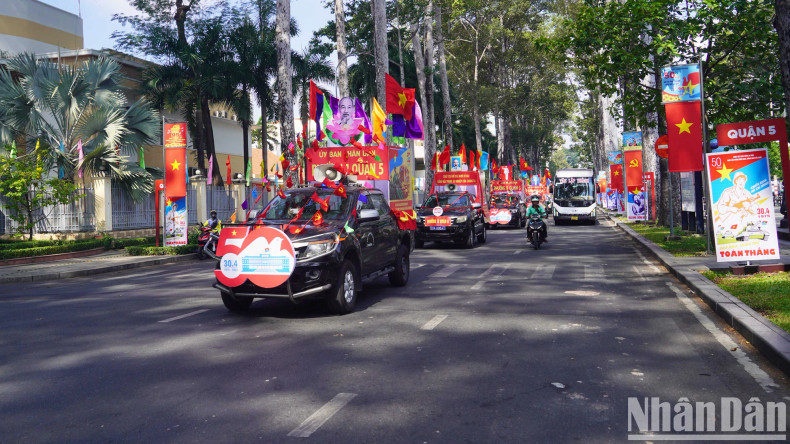The red color of the national flag, promotional vehicles appears on the streets to celebrate the 50th anniversary of the Liberation of the South and National Reunification (April 30, 1975 - April 30, 2025). The red color of the national flag, promotional vehicles appears on the streets to celebrate the 50th anniversary of the Liberation of the South and National Reunification (April 30, 1975 - April 30, 2025).