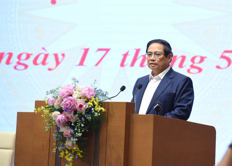In his remarks, the Prime Minister urged delegates to clearly identify areas where progress has been slow, analyse causes, and draw lessons learned, define key tasks and solutions in the coming time, particularly in resource allocation, mobilisation of public-private partnerships, and encouraging active participation of enterprises and people.