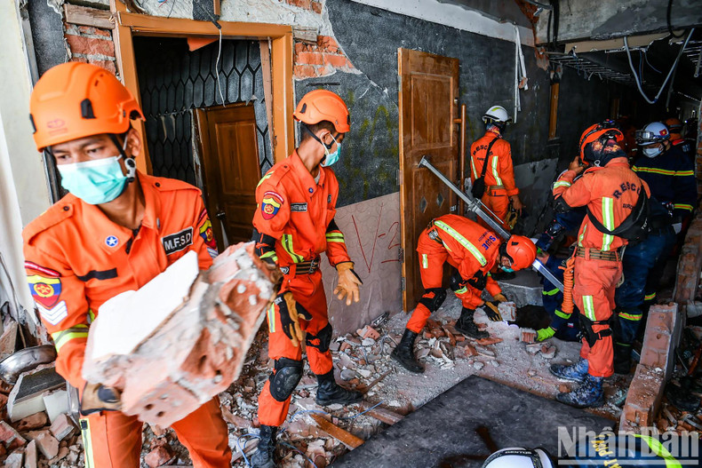 The coordinated efforts between Vietnamese and Myanmar rescue teams were seamless. The coordinated efforts between Vietnamese and Myanmar rescue teams were seamless.