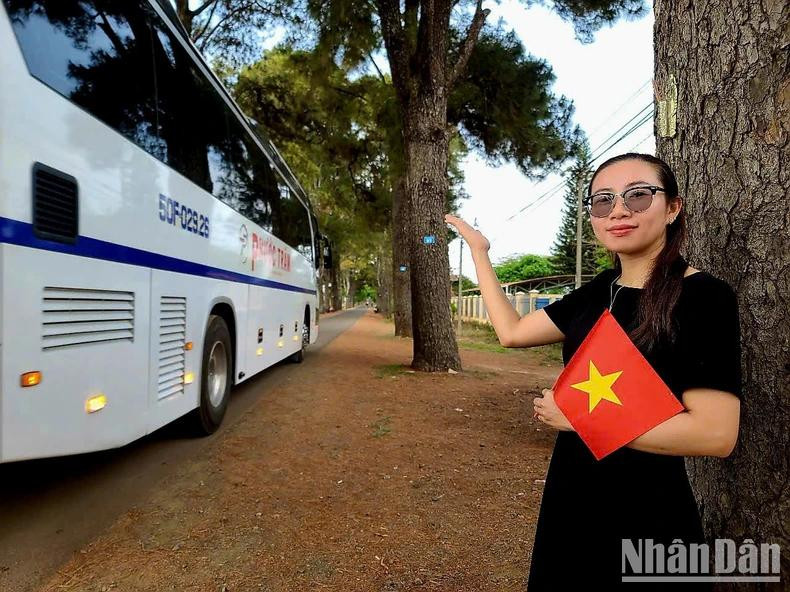 Locals warmly welcome tourists coming to visit and take photos.