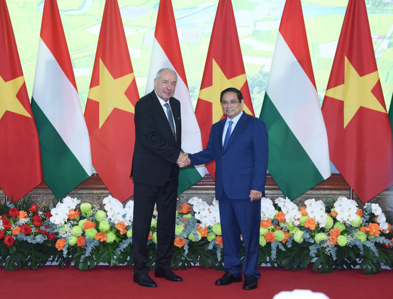 Prime Minister Pham Minh Chinh and Hungarian President Sulyok Tamas. Prime Minister Pham Minh Chinh and Hungarian President Sulyok Tamas.