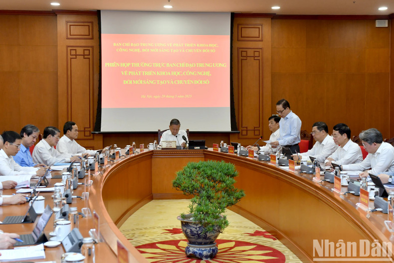 At the meeting (Photo: nhandan.vn) At the meeting (Photo: nhandan.vn)