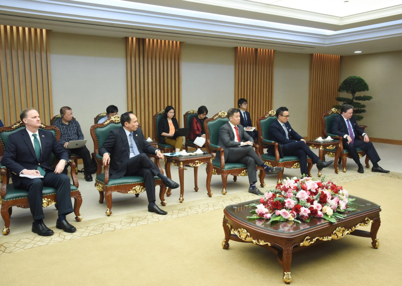 Members of the delegation accompanying Steven Kobos, President and CEO of Excelerate Energy (US), attend the reception. Members of the delegation accompanying Steven Kobos, President and CEO of Excelerate Energy (US), attend the reception.