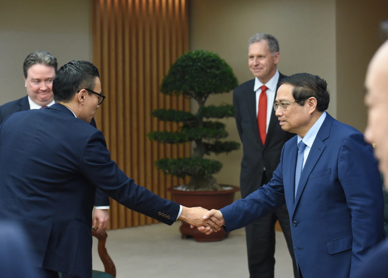 Prime Minister Pham Minh Chinh welcomes members accompanying Steven Kobos, President and CEO of Excelerate Energy (US). Prime Minister Pham Minh Chinh welcomes members accompanying Steven Kobos, President and CEO of Excelerate Energy (US).