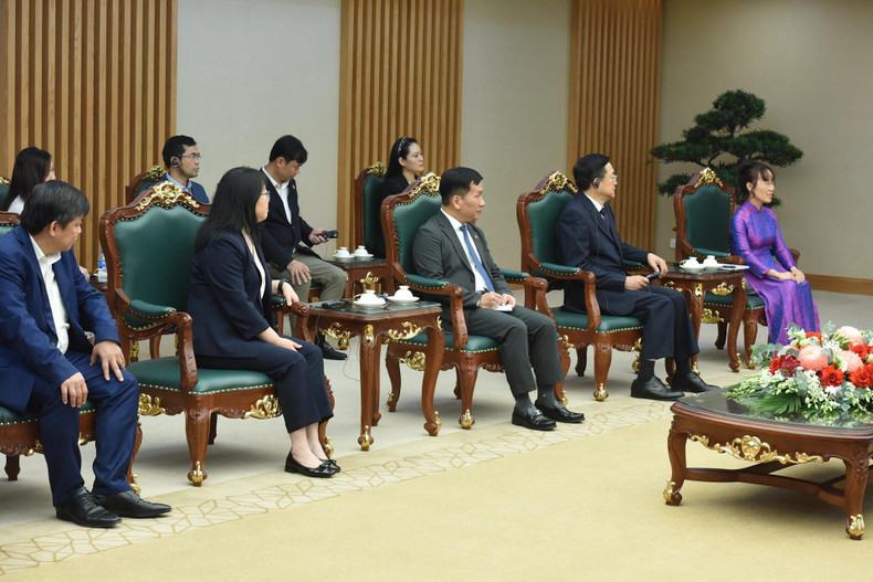 COMAC delegation members at the reception COMAC delegation members at the reception