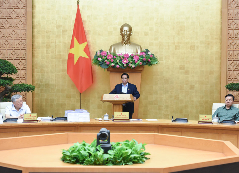 The Prime Minister presides over the special government meeting on the restructuring of administrative units across all levels.