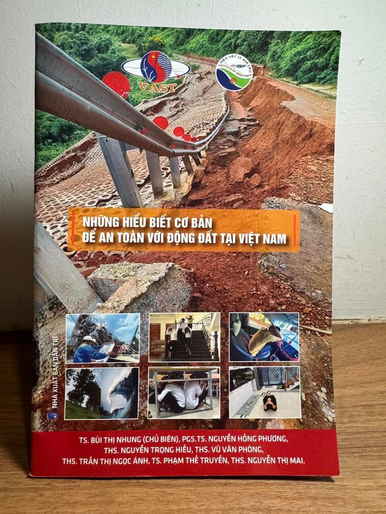 The earthquake risk reduction handbook was developed by the Earthquake and Tsunami Warning Center. The earthquake risk reduction handbook was developed by the Earthquake and Tsunami Warning Center.
