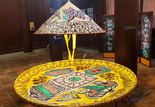 Artworks on display at the exhibition (Photo: vietnamnet.vn)