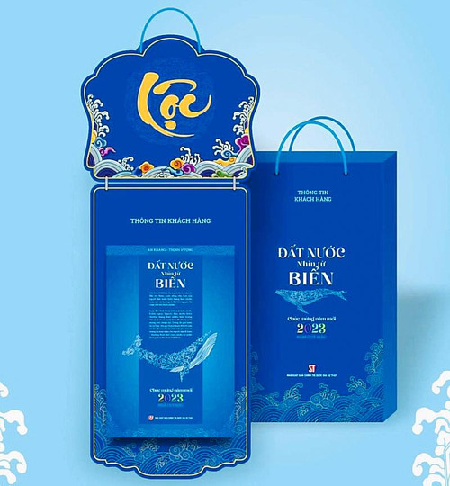 The theme colour of the calendar is blue, symbolising the colour of the sea, peace, youth and hope.