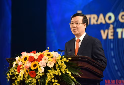Politburo member and permanent member of the Party Central Committee's Secretariat Vo Van Thuong addressing the ceremony.
