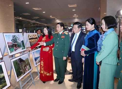 An exhibition opened on the occasion to display 188 most outstanding entries of the contest. (Photo: VNA) An exhibition opened on the occasion to display 188 most outstanding entries of the contest. (Photo: VNA)