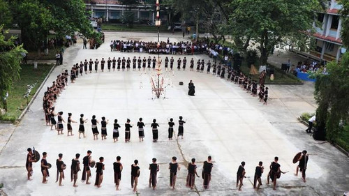 The event attracts the participation of nearly 900 students from 18 teams. The event attracts the participation of nearly 900 students from 18 teams.