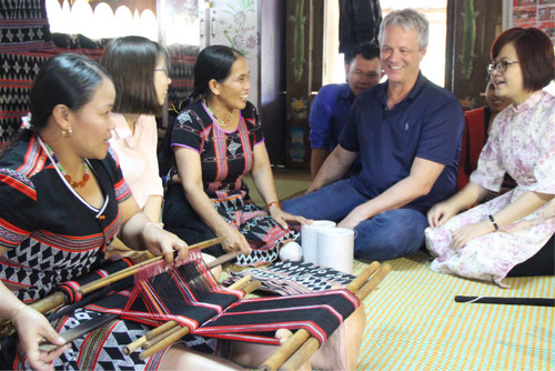 A Luoi ‘zeng’ weaving products are widely known and loved by many domestic and international tourists (Photo: baothuathienhue.vn) A Luoi ‘zeng’ weaving products are widely known and loved by many domestic and international tourists (Photo: baothuathienhue.vn)