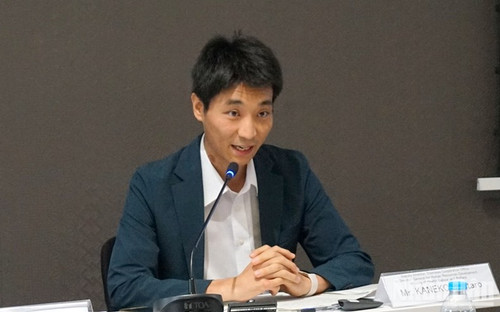 Kaneko Ryutaro, an official from Japan's Ministry of Health, Labour and Welfare, speaking at the event (PHoto: TRUNG HUNG)