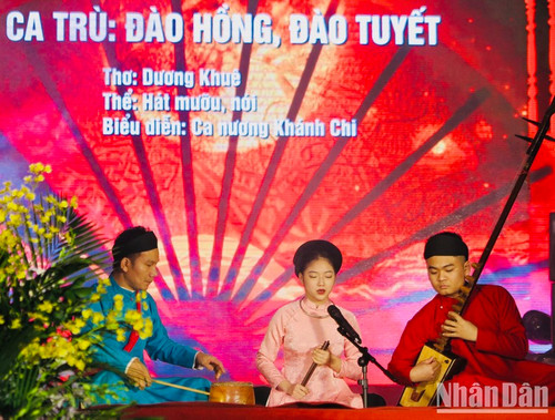 A ‘ca tru’ singing performance at the programme.