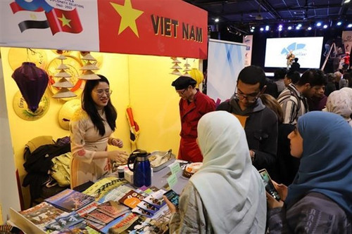 Vietnam impresses visitors at the 2023 Sakia Exhibition for Cultural Services in Egypt (Photo: VNA)