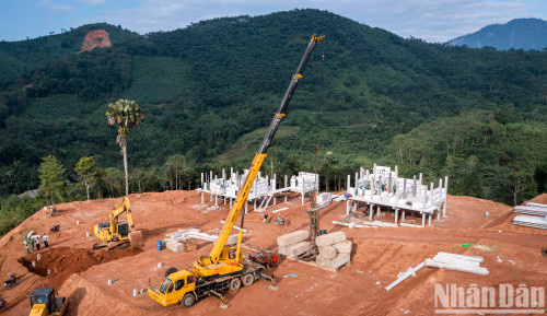 The new resettlement area includes 40 two-storey houses using the traditional architecture of the local people. The new resettlement area includes 40 two-storey houses using the traditional architecture of the local people.
