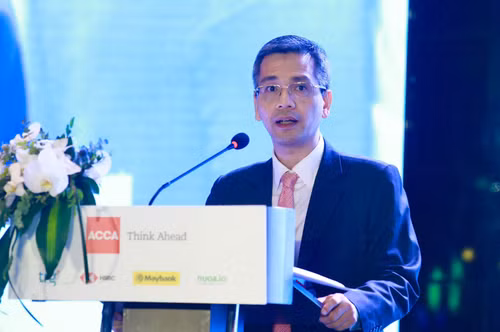 Deputy Minister of Finance Vo Thanh Hung speaking at the dialogue (Photo: baotintuc.vn)