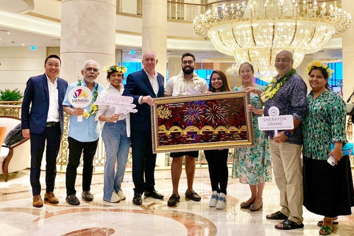 Da Nang City Tourism Department presents gift to an Indian couple whose wedding took place in Da Nang in January 2024 Da Nang City Tourism Department presents gift to an Indian couple whose wedding took place in Da Nang in January 2024
