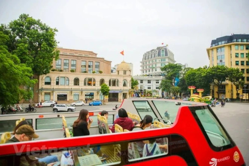 Tourists explore Hanoi by double-decker bus (Photo: VNA) Tourists explore Hanoi by double-decker bus (Photo: VNA)