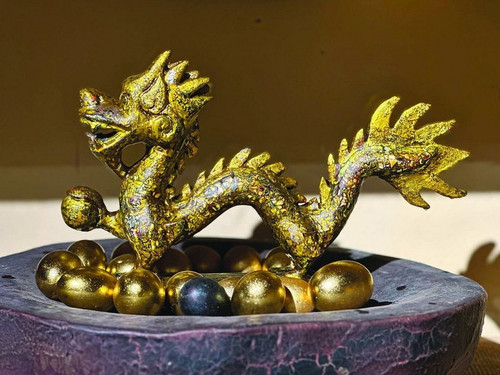 80% of the objects in the collection portray the image of the dragon under the Ly Dynasty (1010-1225). 80% of the objects in the collection portray the image of the dragon under the Ly Dynasty (1010-1225).
