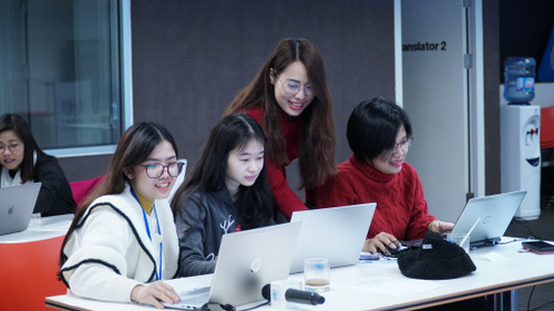 During the programme, the trainees engaged in 10 online learning sessions, covering various modules from basic to advanced digital skills (Photo: UNDP Vietnam) During the programme, the trainees engaged in 10 online learning sessions, covering various modules from basic to advanced digital skills (Photo: UNDP Vietnam)