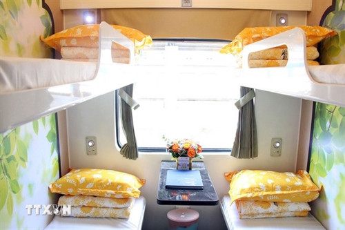Amenities inside a four-bed cabin on the newly-inaugurated Ho Chi Minh City - Da Nang train service include Wi-Fi, air-conditioning, reading lights, charging ports, and comfortable bedding. (Photo: VNA)