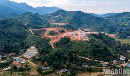 The new resettlement area is located on 10ha of high terrain, safe, and suitable for arranging transport, electricity, and water infrastructure. The new resettlement area is located on 10ha of high terrain, safe, and suitable for arranging transport, electricity, and water infrastructure.