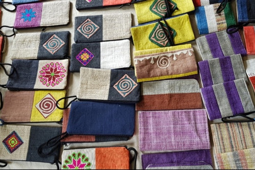 Lanh Trang Cooperative has more than 70 lines of handmade brocade products imbued with their ethnic cultural identity (Photo: VOV)