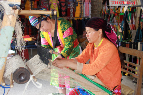Lanh Trang Cooperative is established to help ethnic women change their lives from the Mong ethnic people’s traditional craft of flax planting and linen weaving. (Photo: thoidai.com.vn)