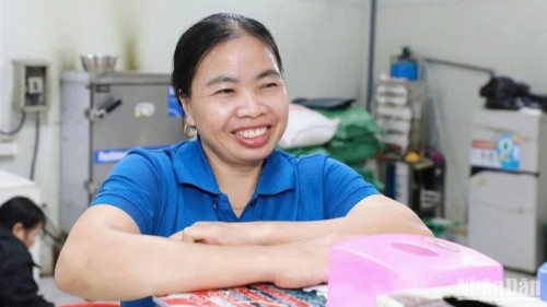 In the early days at the construction site, Nguyen Thi Ngan was the only woman among a team of eight cooks.