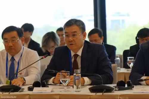 Le Manh Cuong, Vice Chairman of Vietnam National Industry - Energy Group speaks at the session (Photo: baoquocte.vn)