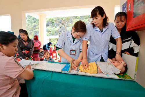 Maternal and child health care in Ha Giang Province. (Photo: VNA) Maternal and child health care in Ha Giang Province. (Photo: VNA)